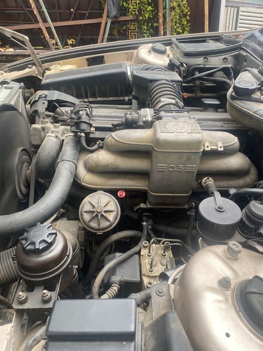 BMW e32 3.5 1989 211cp