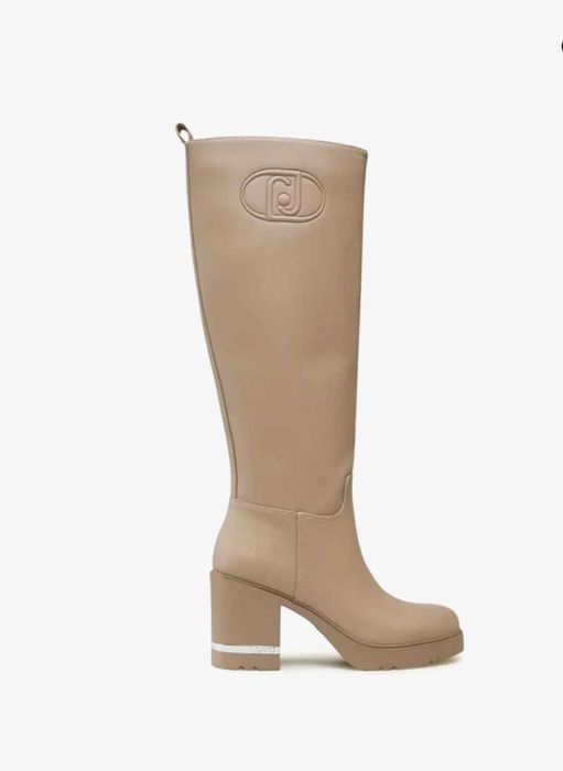 Ботуши чисто нови