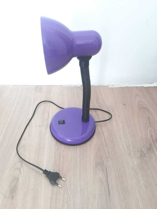 Lampă mov ajustabilă – stare foarte bună – 30 lei