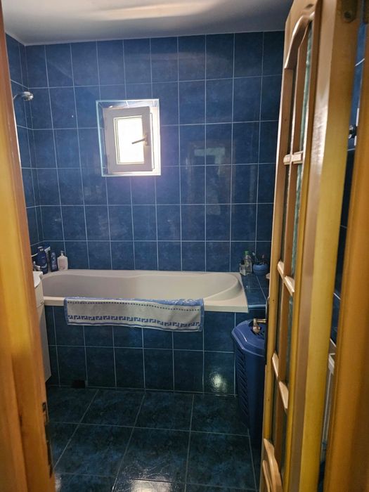 Închiriez apartament cu 2 camere