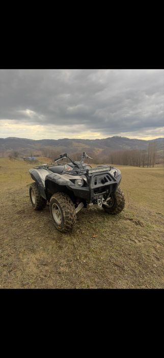 Vând Yamaha Grizzly 700, ATV foarte bine întreținut și îngrijit, în stare foarte bună de funcționare.