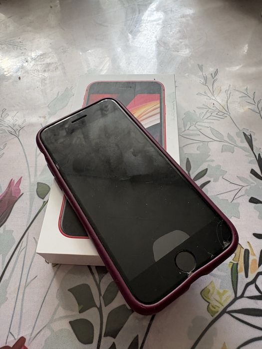 iPhone SE хорошее состояние