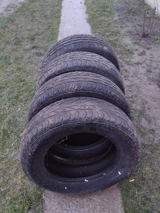 Vând 4 anvelope mașină