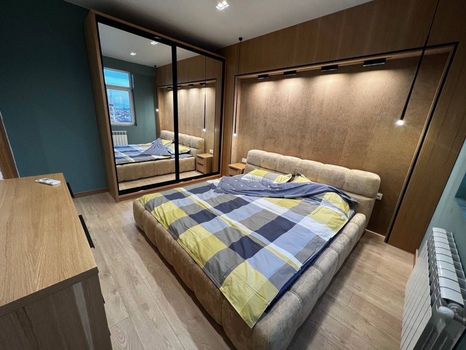 Паркентский рынок не доезжая Авиатор мост  2-комн/9-этаж/9-этажный дом