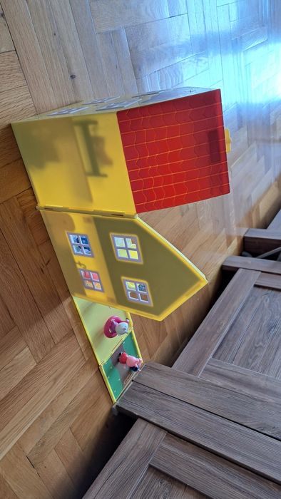 Оригинална къща на Пепа Пиг с включени фигури