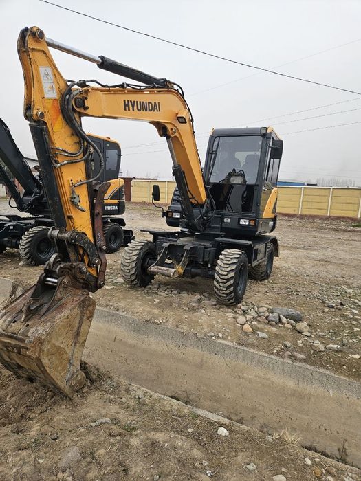 Экскаватор Hyundau HW60 сотилади