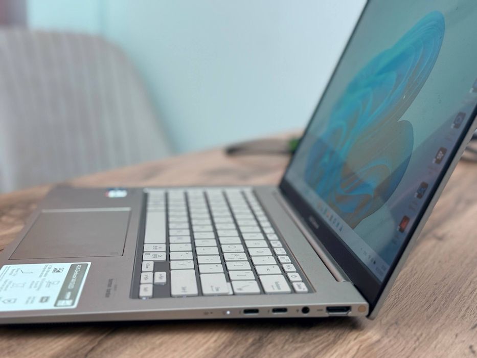 Asus zenbook 14. 5 x oled i9