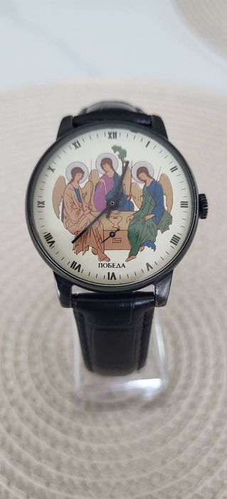 Vând ceas Pobeda Trinity în condiţie impecabilã