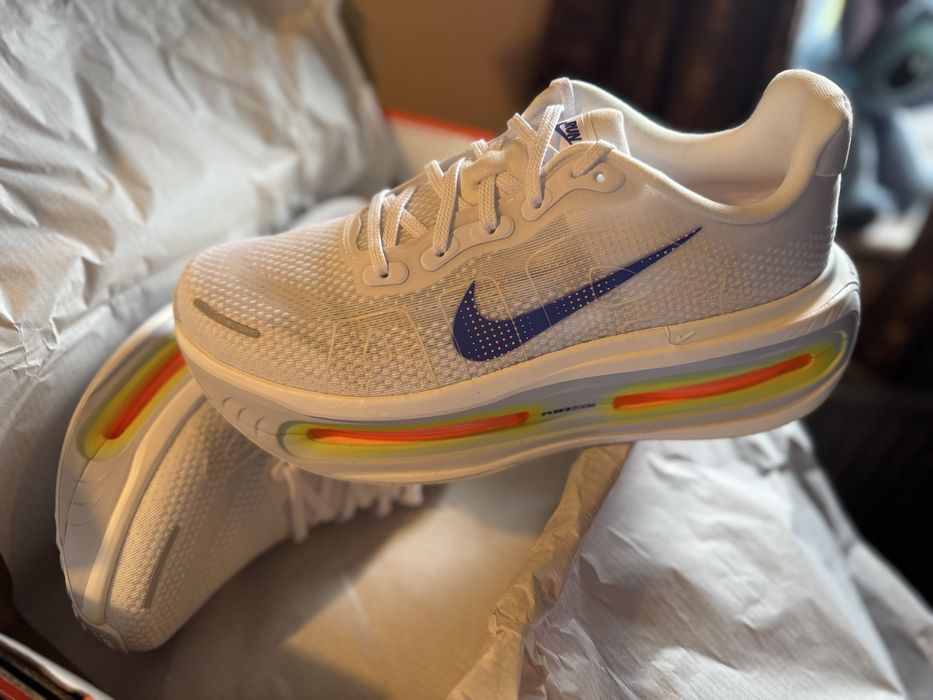 Nike Vomero ( marimea 42 )