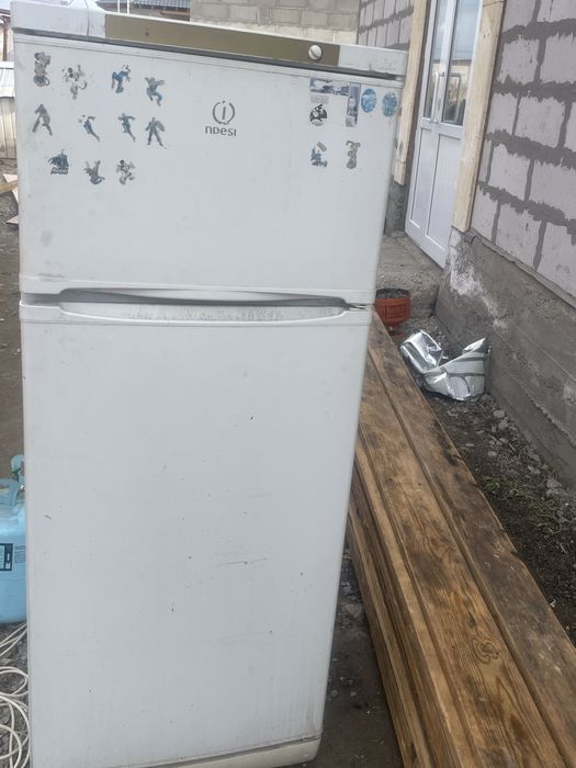 Продам холодильник индезмт