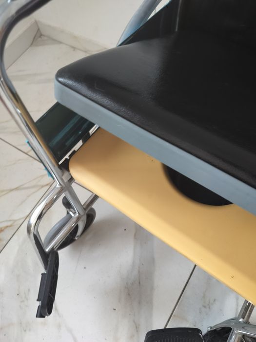Căruț cu rotile cu vas de toaletă