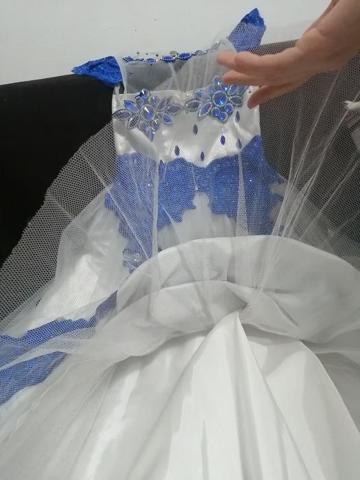 Продаются нарядные 2 платья