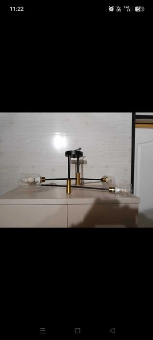 Lustra 4 becuri negru cu auriu