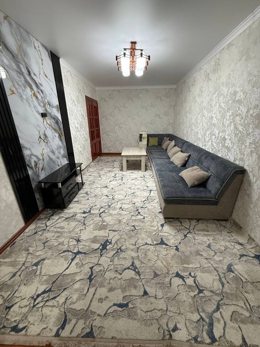 Продаю квартиру в центре ц13 Лабзак 3х комнатную с большим балконом