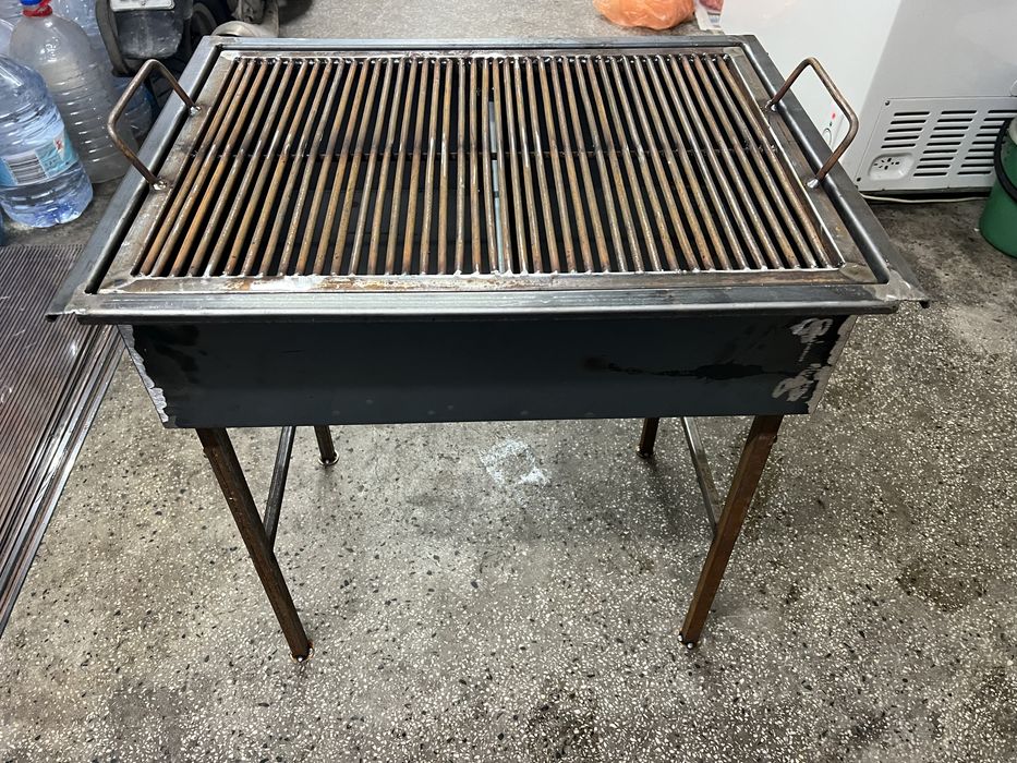 Барбекю на дървени въглища