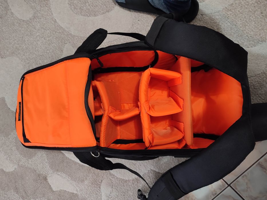 Nikon D7000 cu 3 obiective, blitz extern, grip, trepied, umbrela, ghio