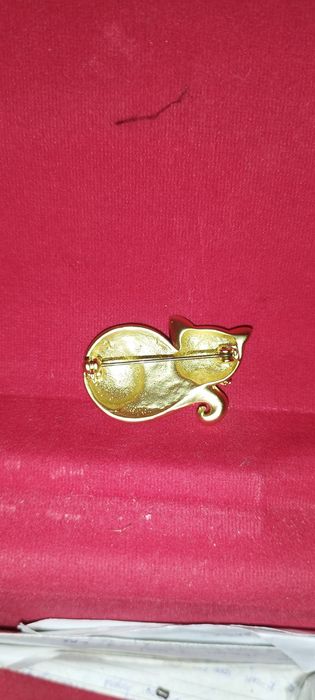 Золотистая брошка