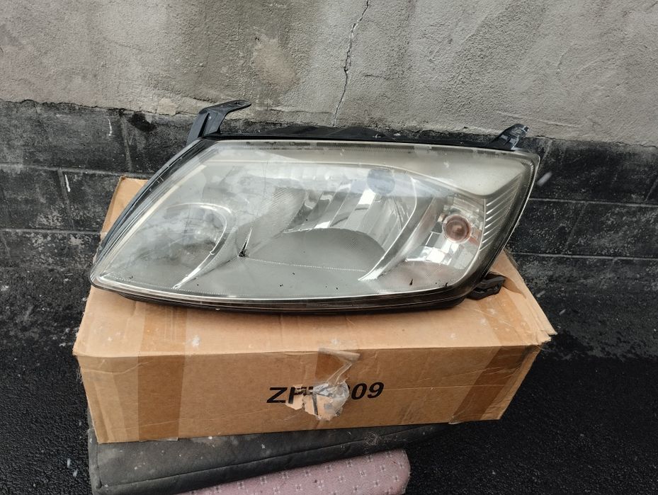 Продам фару левую на лада гранта