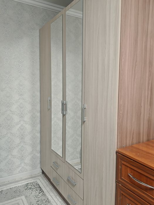 Продаётся большой белый шкаф