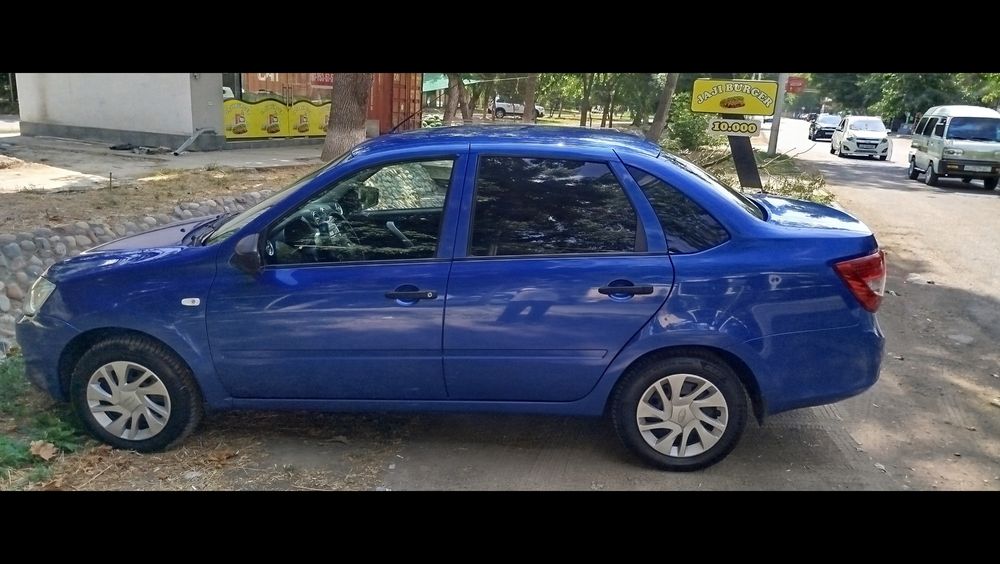 Lada Granta avto