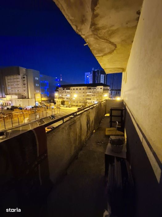 Apartament cu 3 camere, decomandat, etaj 3