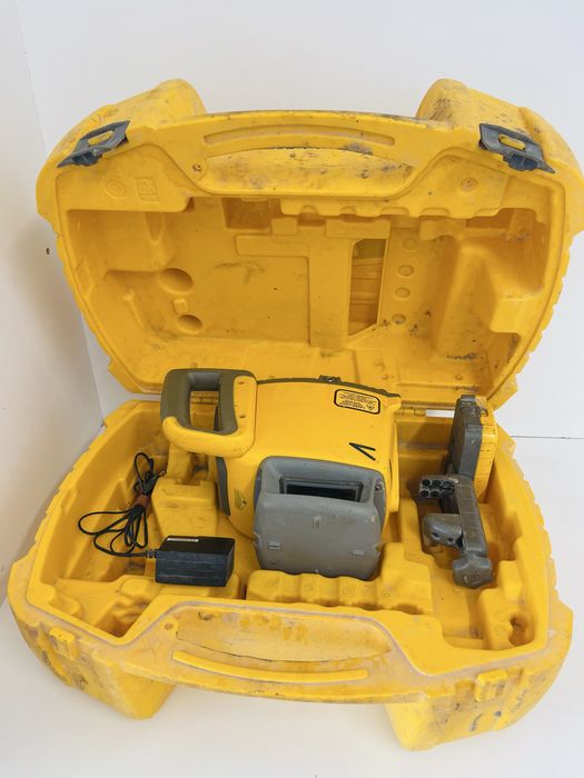 Spectra LL 300 S nivela laser rotativa