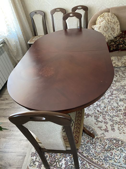 Стол овальный для гостинной