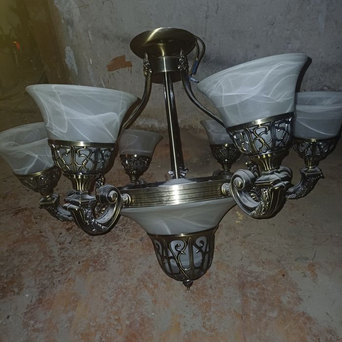 Продам люстры рабочие