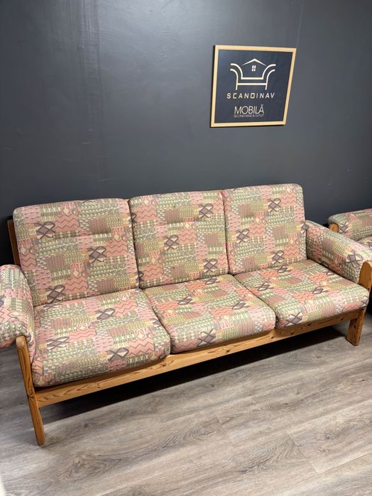 Canapea 3 pers. cadru lemn masiv rasinoase