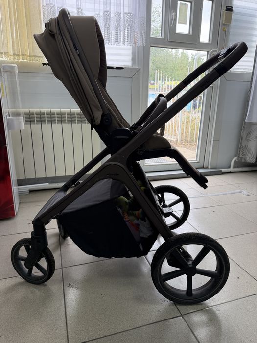 Продам детскую коляску 2/1