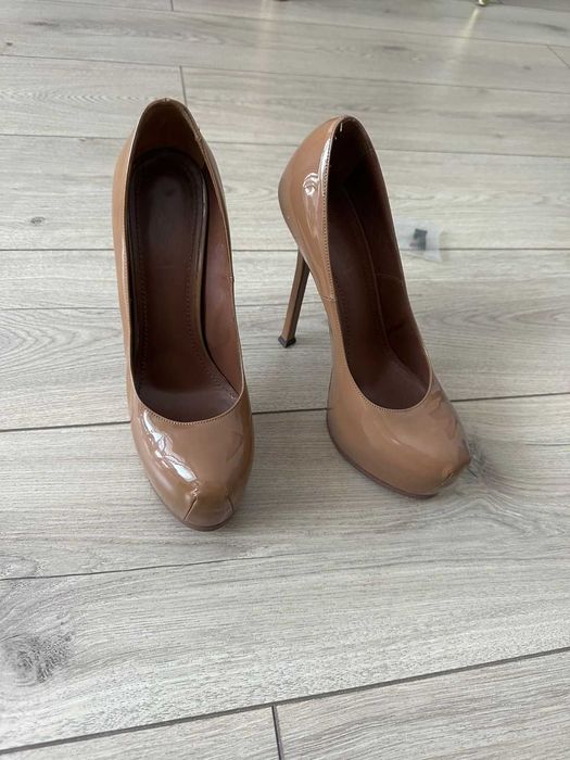 Yves Saint Laurent, Tribtoo