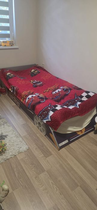 Детско легло формата на кола