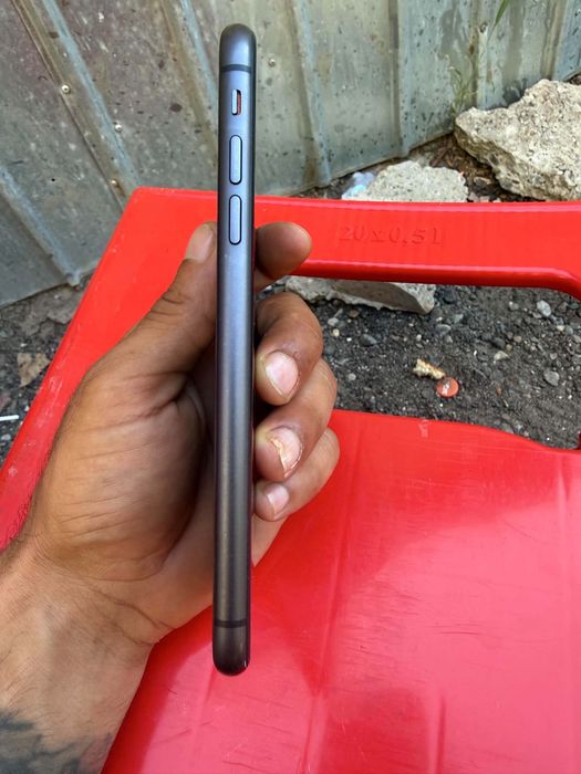 Vand iphone 11  ….