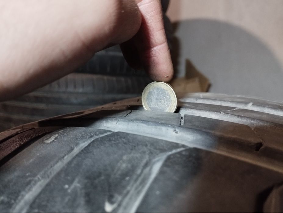 2 бр. Гуми Pirelli 275/40/21