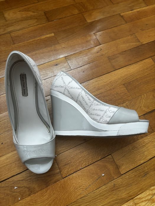 Оригинални обувки на платформа Calvin Klein