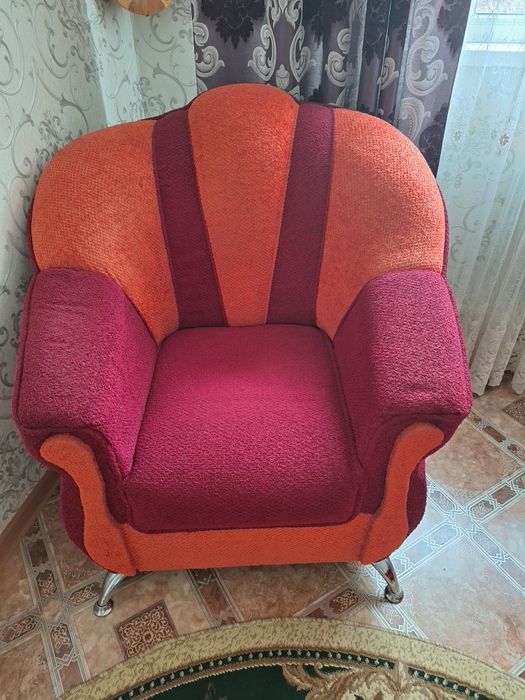 Диван  сатылады ...