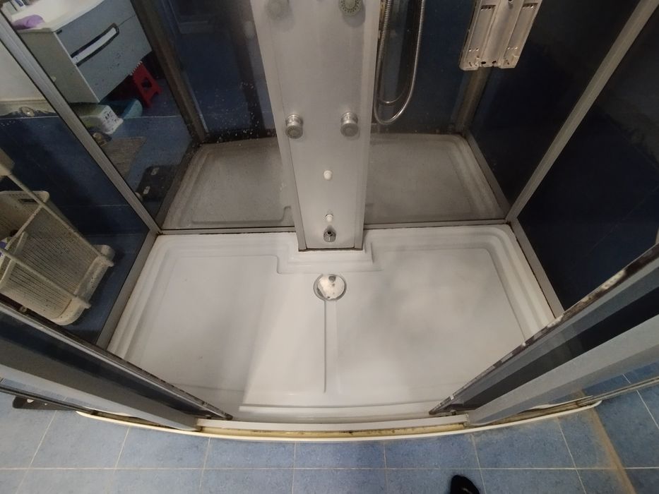 Душевой кабина сотилади размер 175 см х 80 см б/у