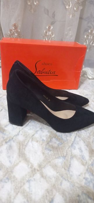 Tufli kabluk zamsheviy matoviy