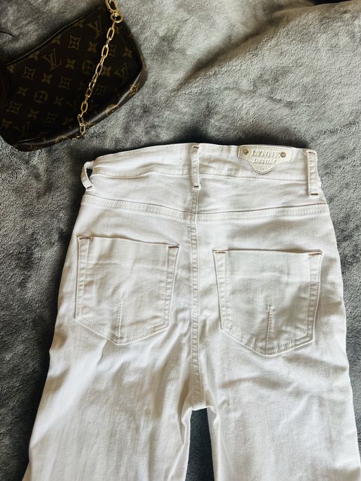 Бели Дънки Висока Талия