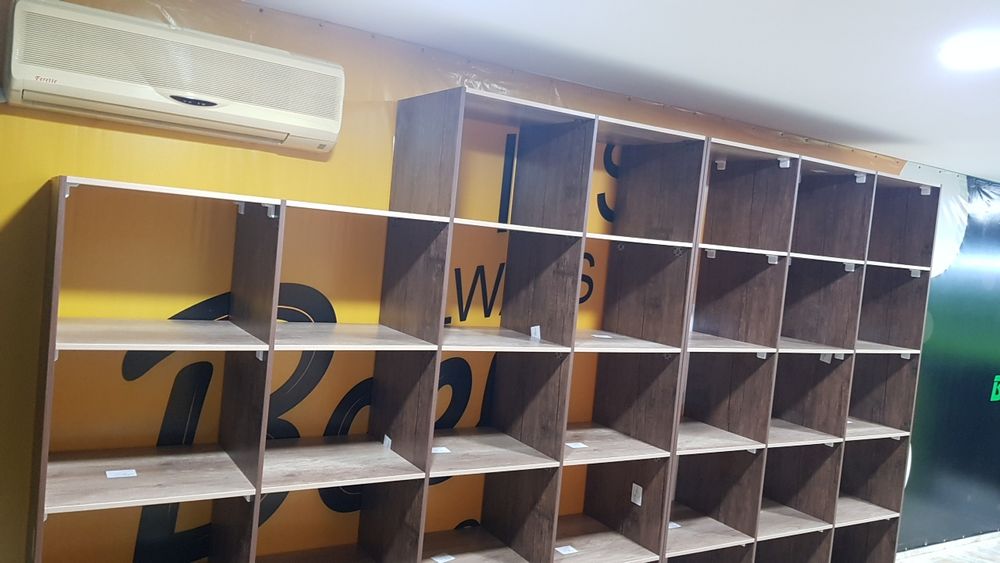 Продам  срочно готовый стеллаж для вино водки