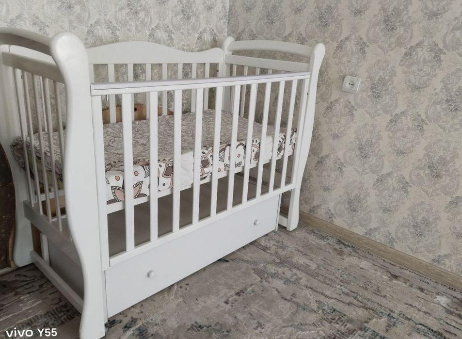 Продам детскую кроватку с матрасом
