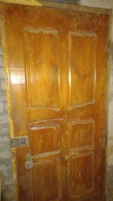 Продам деревянную дверь  СССР