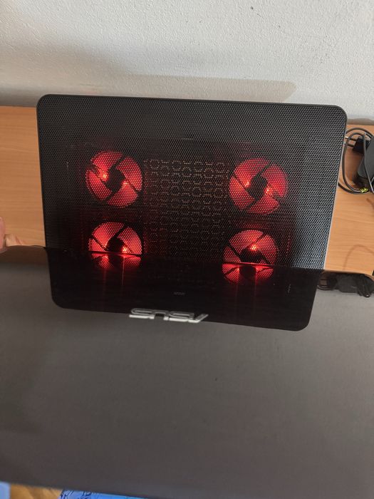 Vând Laptop Asus X556U i7