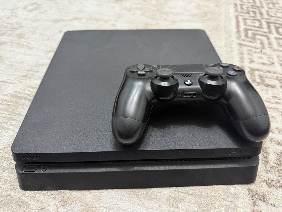 Продам PS4 с джостиком