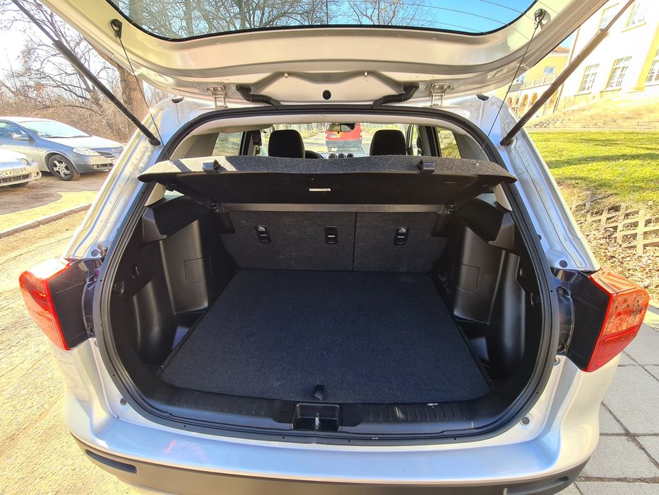 Сузуки витара цвят сив