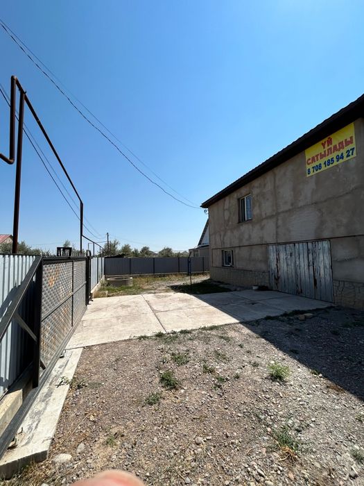 Үй сатылады. 10 соток 2 этаж