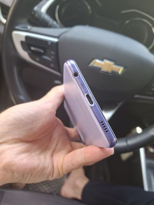 Samsung a52  4/128 sotiladi xolati yaxshi!