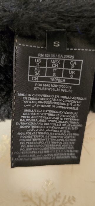 Дамско оригинално яке със пухена яка.  GUESS.