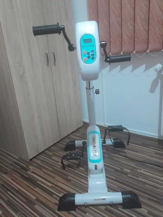 Vand bicicleta electrica pentru picioare