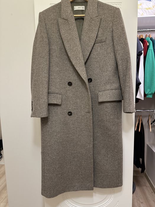 Пальто бренда Mango